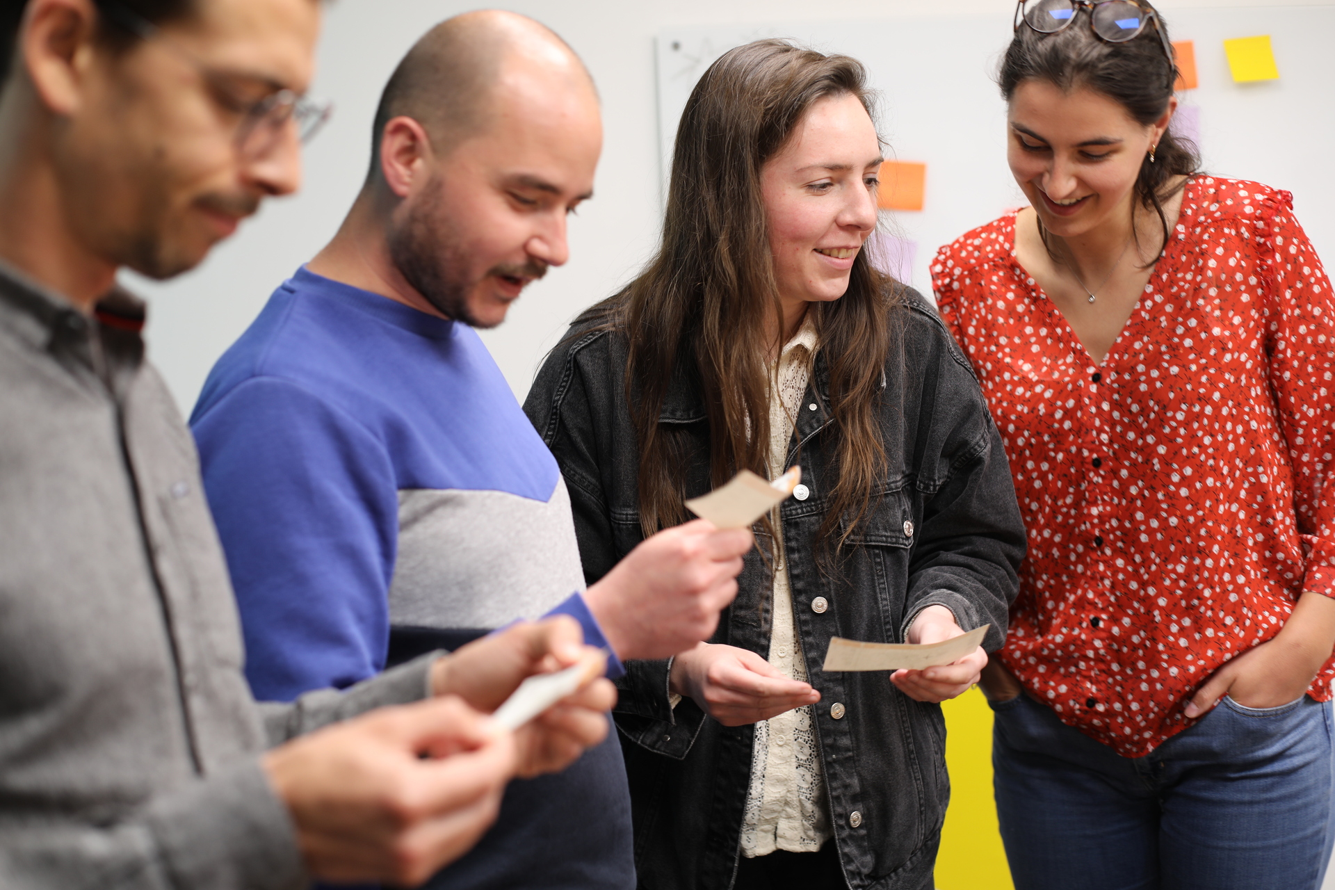 Session de test des mécaniques de jeu lors de la création d'un serious game en entreprise