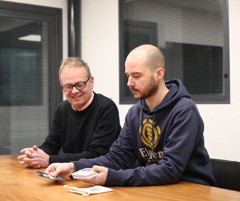 Facilitateur animant des ateliers collaboratifs à Rennes en entreprise