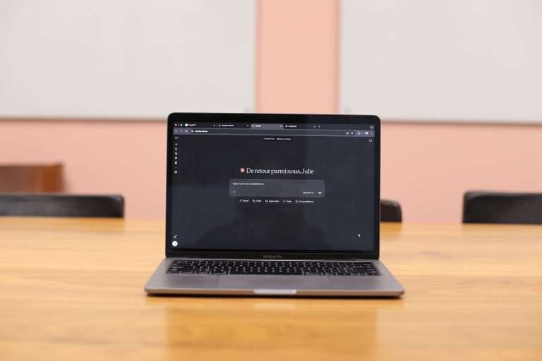 Test d'un outil d'intelligence artificielle générative lors d'un atelier pratique