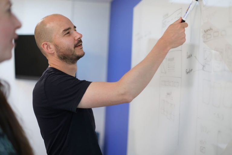Analyse des résultats et extraction d'insights après des sessions de tests utilisateurs à Rennes dans le cadre d'un projet de design UX UI