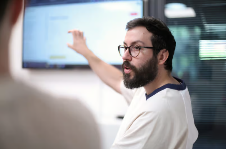 Développeur de l'agence Concept Image assurant le monitoring et les sauvegardes régulières d'un site web