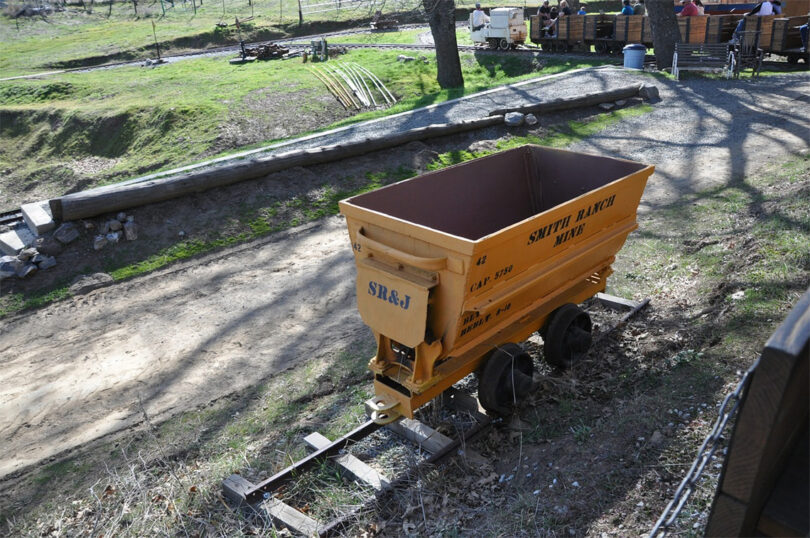 Chariot de mine d'or