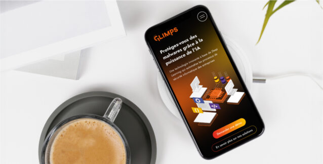 Image d'illustration du site Glimps dans un téléphone